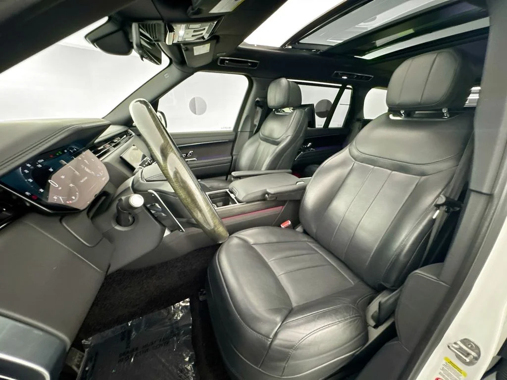 Used 2023 White Land Rover Autobiography image 21