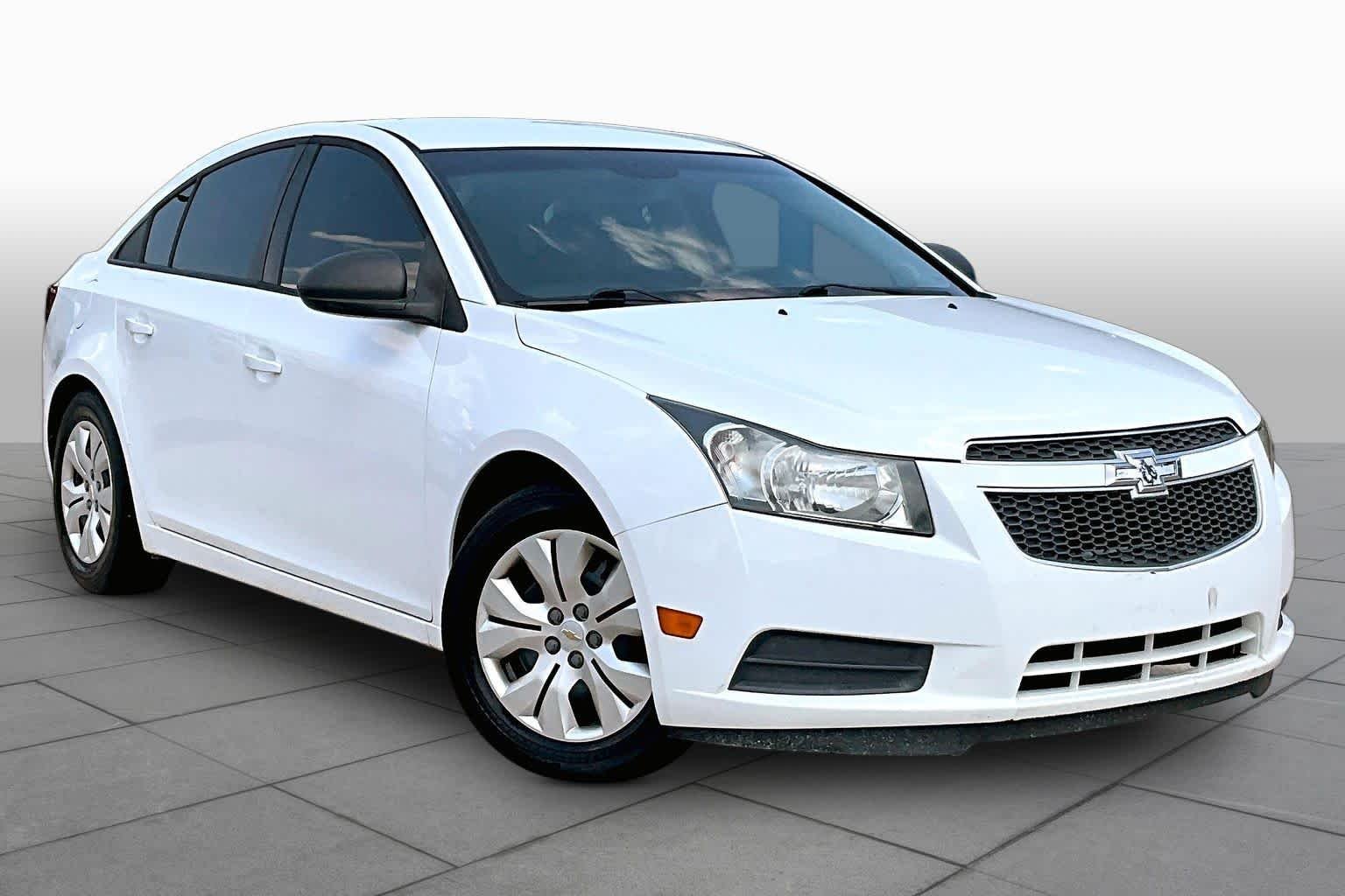 Used 2013 Summit White Chevrolet LS image 3