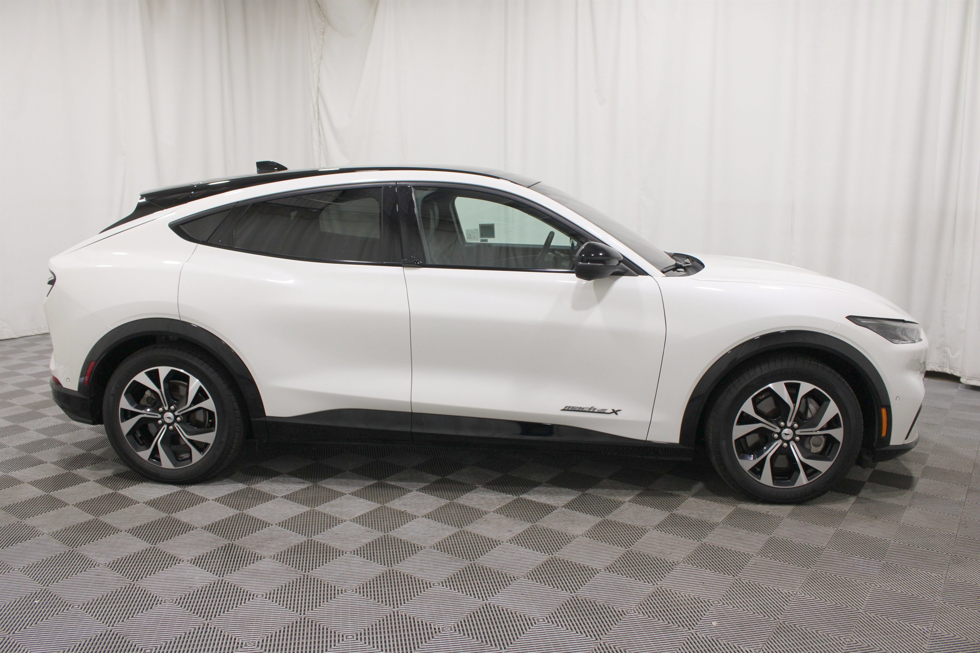 Used 2023 Star White Metallic Tri-Coat Ford Premium image 29