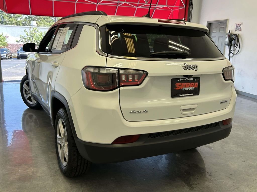 Used 2024 White Jeep Latitude image 4
