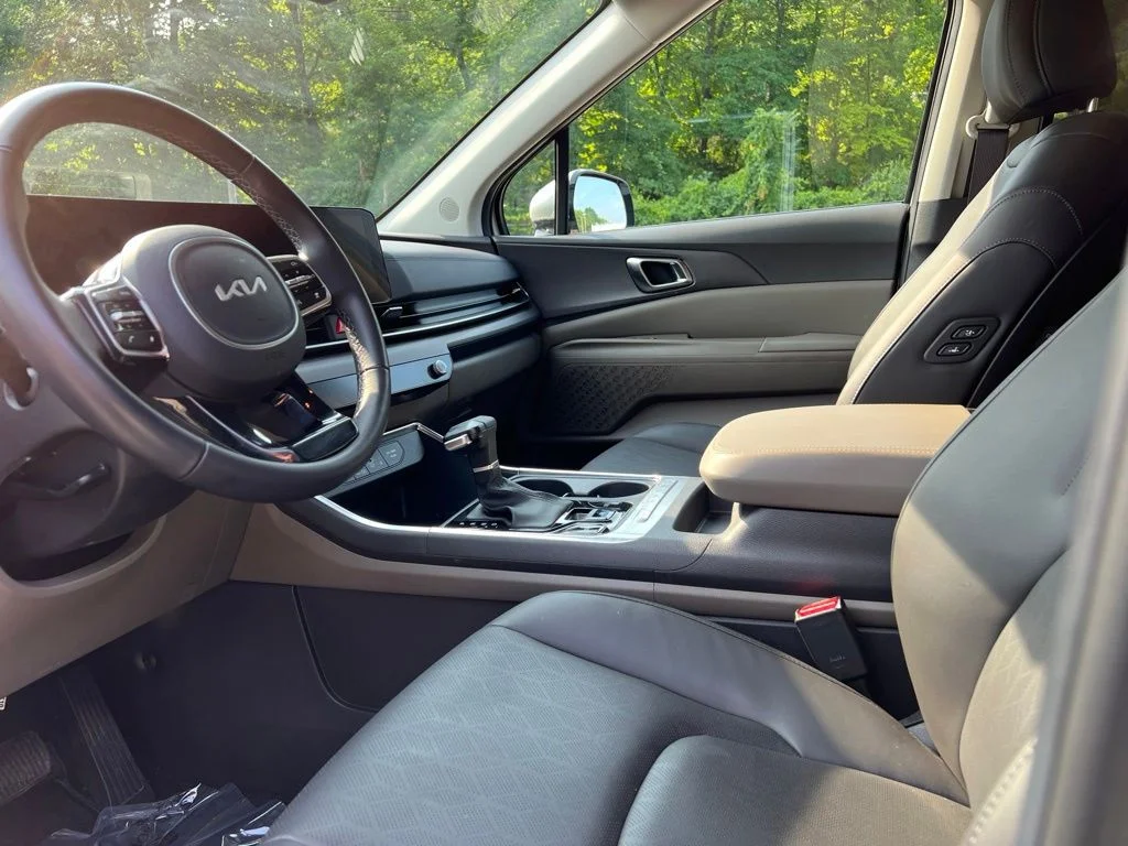 Used 2026 White Kia EX image 17