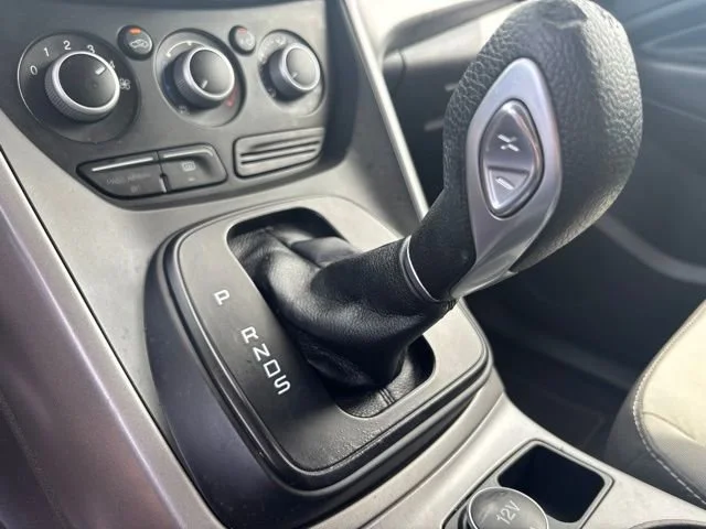 Used 2014 Red Ford SE image 8