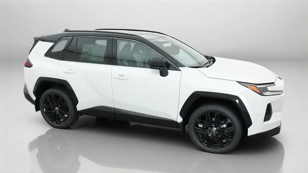 New 2026 Wind Chill Pearl with Midnight Black Metallic roof Toyota XSE image 6