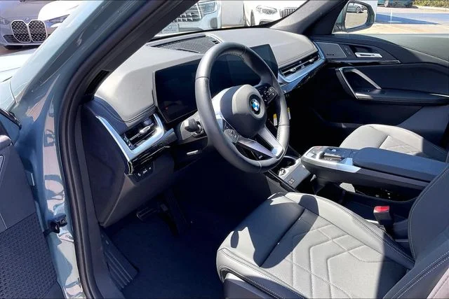 New 2026 Cape York Green Metallic BMW xDrive28i image 8