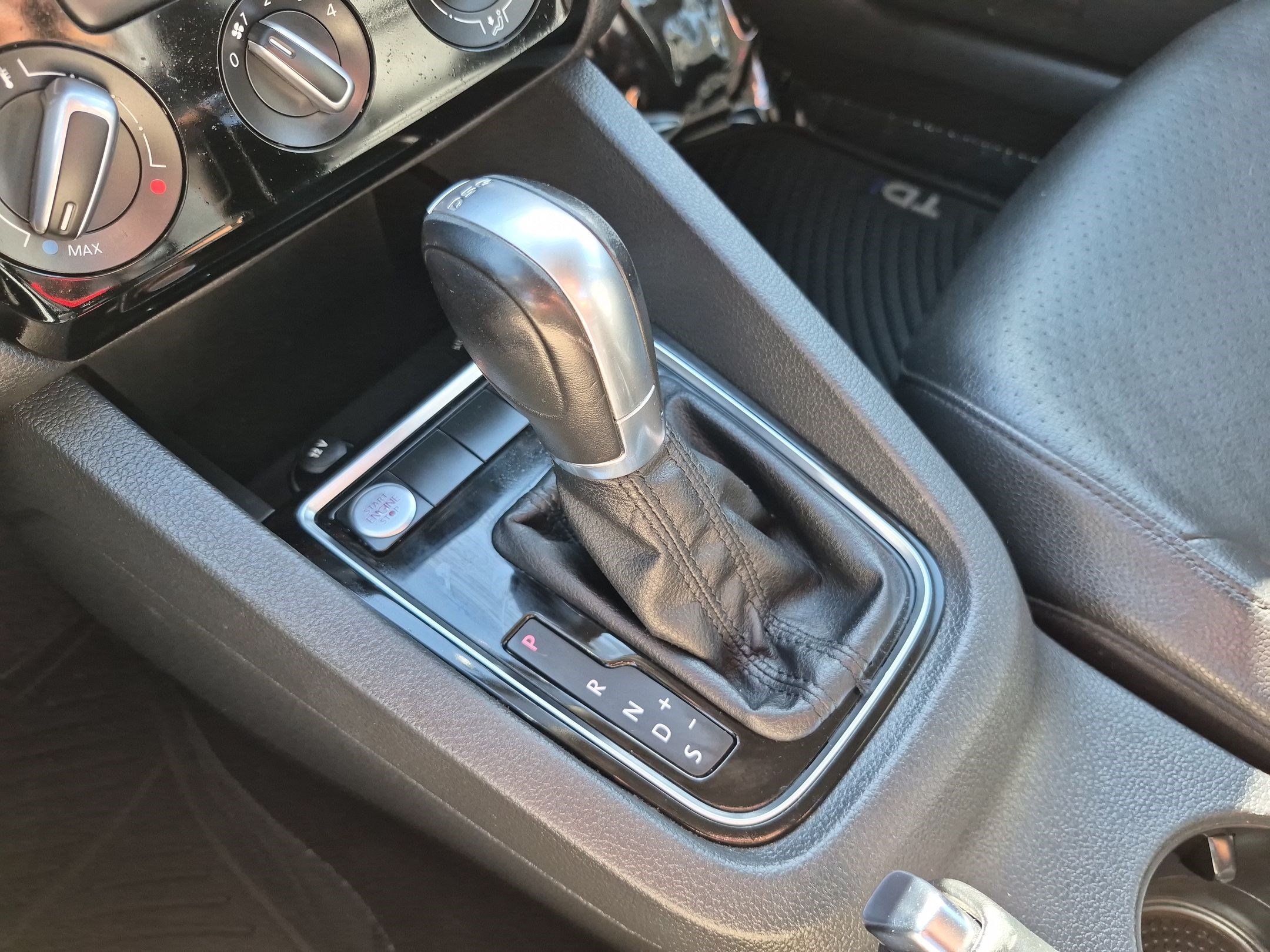 Used 2015 Platinum Gray Metallic Volkswagen 2.0L TDI SE w/Connectivity image 25