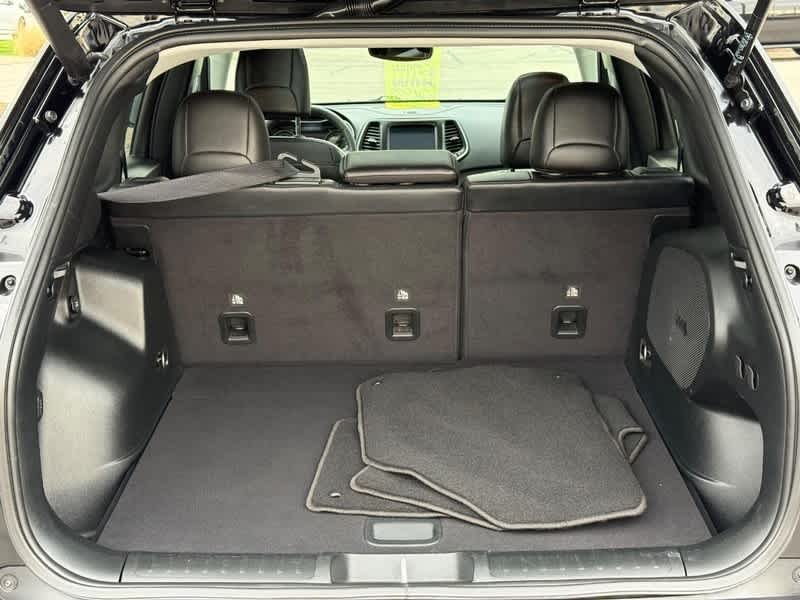 Used 2022 Diamond Black Crystal Pearlcoat Jeep Latitude Lux image 7