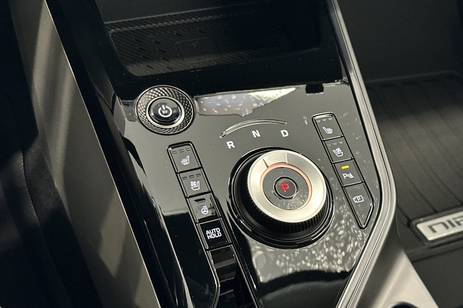 New 2026 Snow White Pearl Kia WAVE image 18