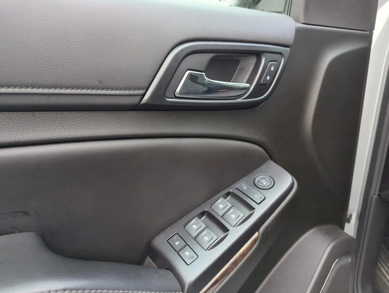Used 2019 Silver Ice Metallic Chevrolet LS image 11
