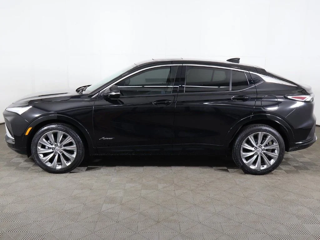 Used 2024 Black Buick Avenir image 17