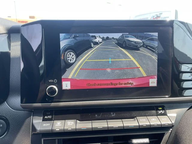 2025 Toyota Camry LE - Photo 23