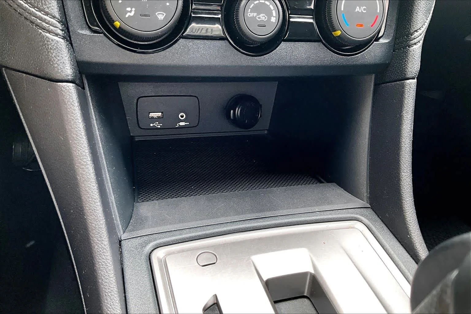 Used 2022 Ice Silver Metallic Subaru  image 32