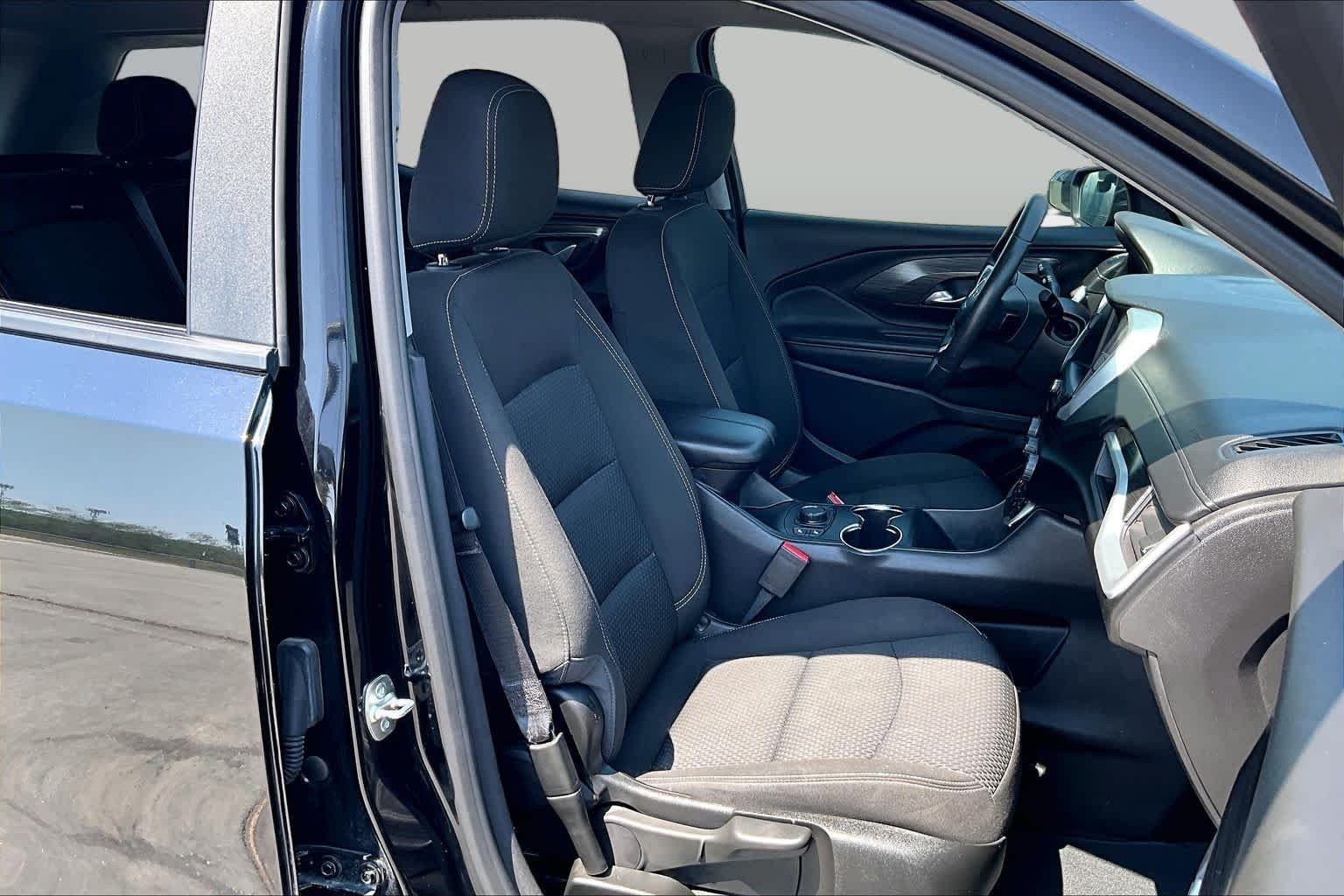 Used 2024 Ebony Twilight Metallic GMC SLE image 9