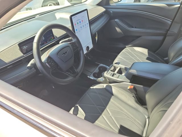 Certified Used 2025 Desert Sand Ford Select image 3