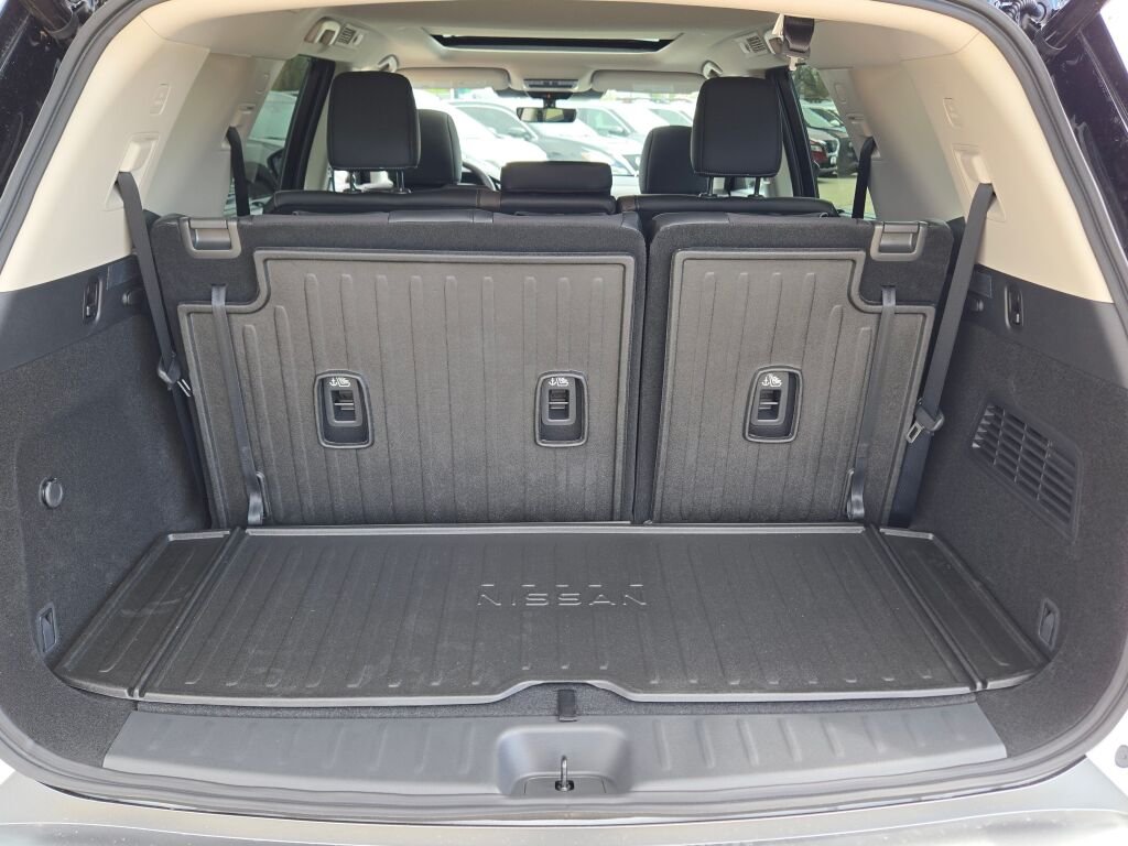 New 2026 Everest White Pearl TriCoat / Super Black Two-tone Nissan Platinum image 16