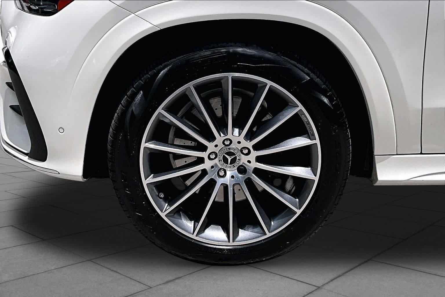 Used 2024 MANUFAKTUR Diamond White Metallic Mercedes-Benz GLE 350 image 11