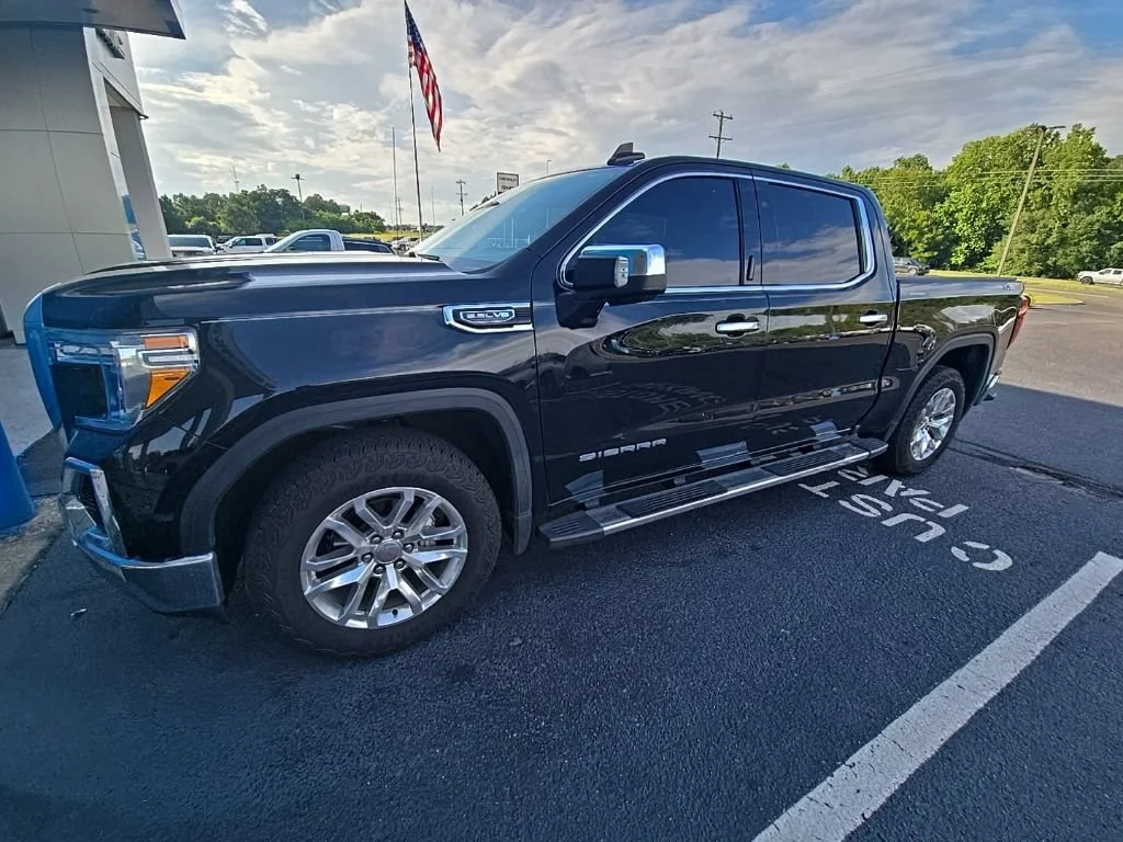 Used 2021 ONYX BLACK GMC SLT image 1