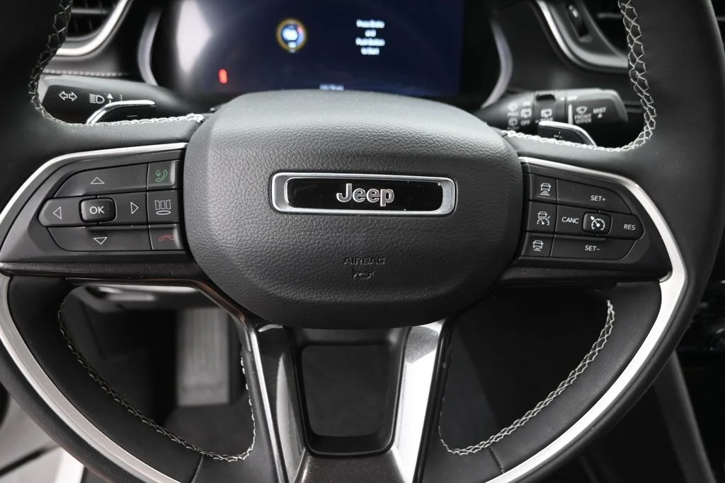 Used 2023 White Jeep Altitude X image 18