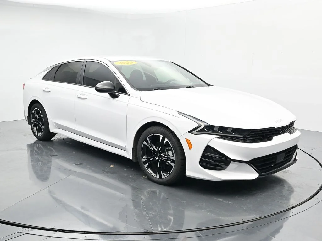 Used 2023 White Kia GT-Line image 2