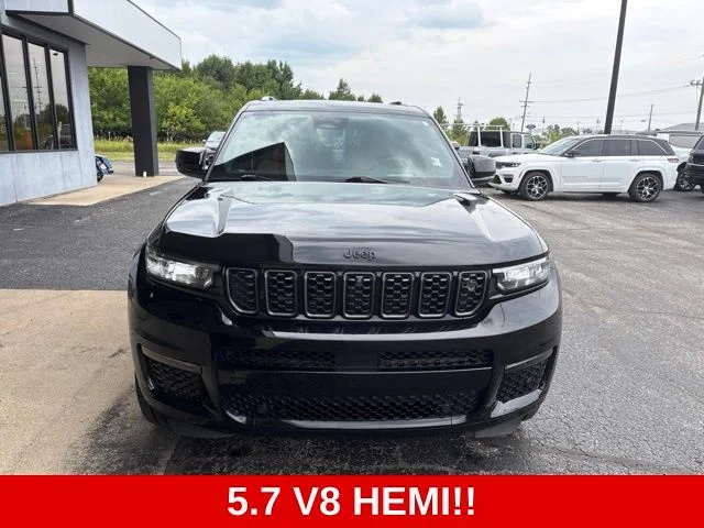 Used 2023 Black Jeep Summit image 9