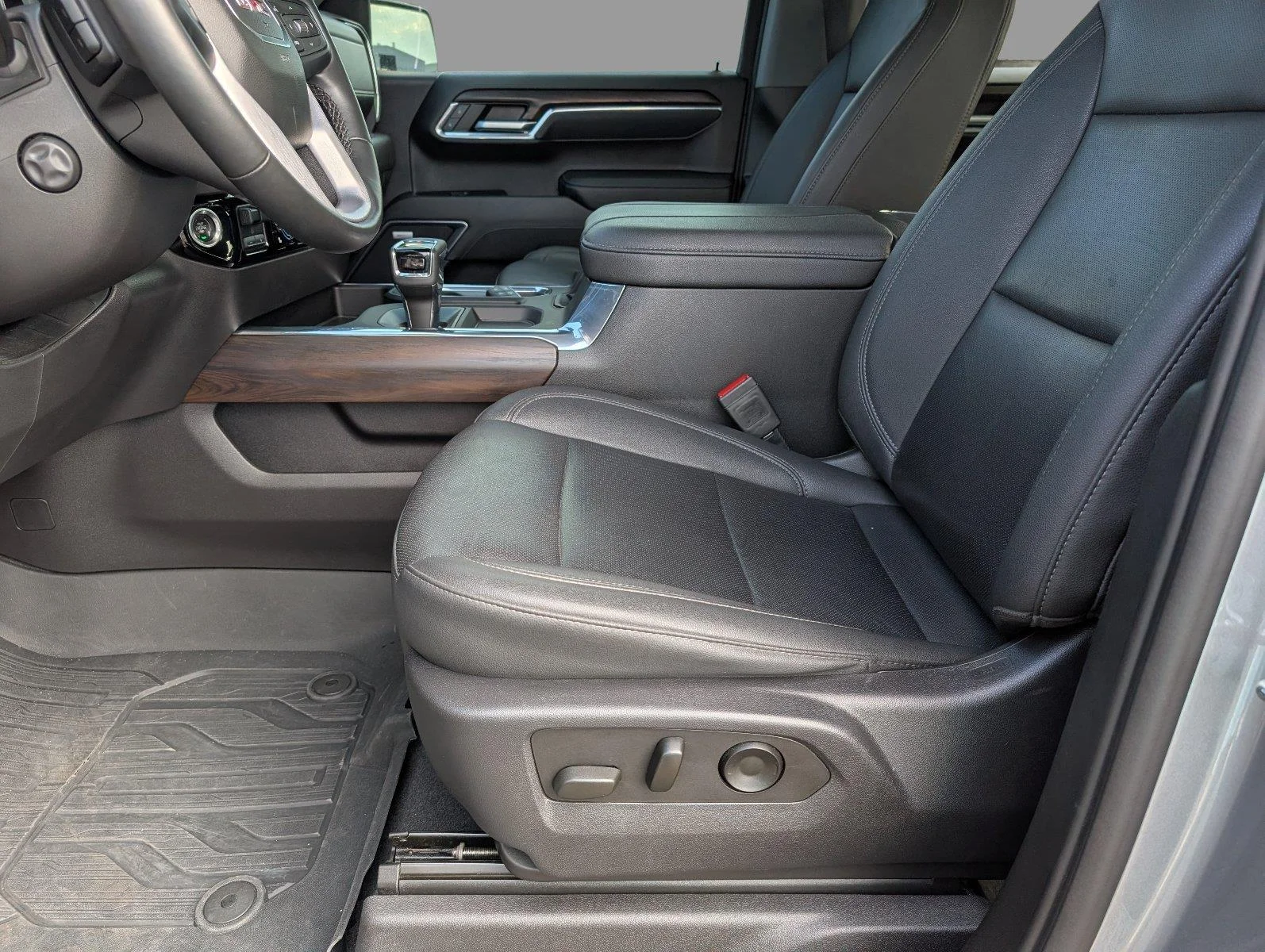 Used 2023 STERLING METALLIC GMC SLT image 3