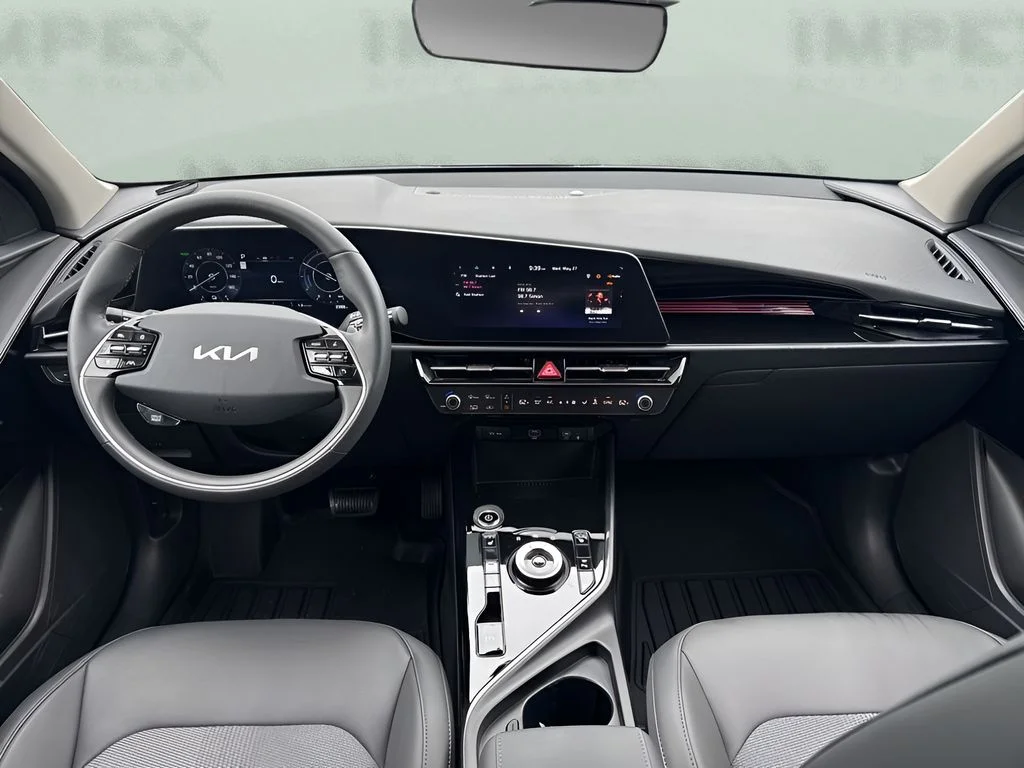 Used 2025 Gray Kia Wind image 12
