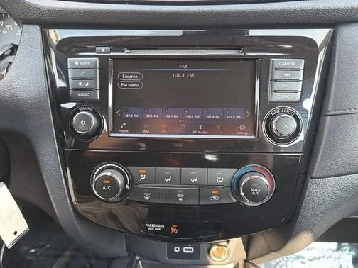 Used 2019 Blue Nissan S image 18