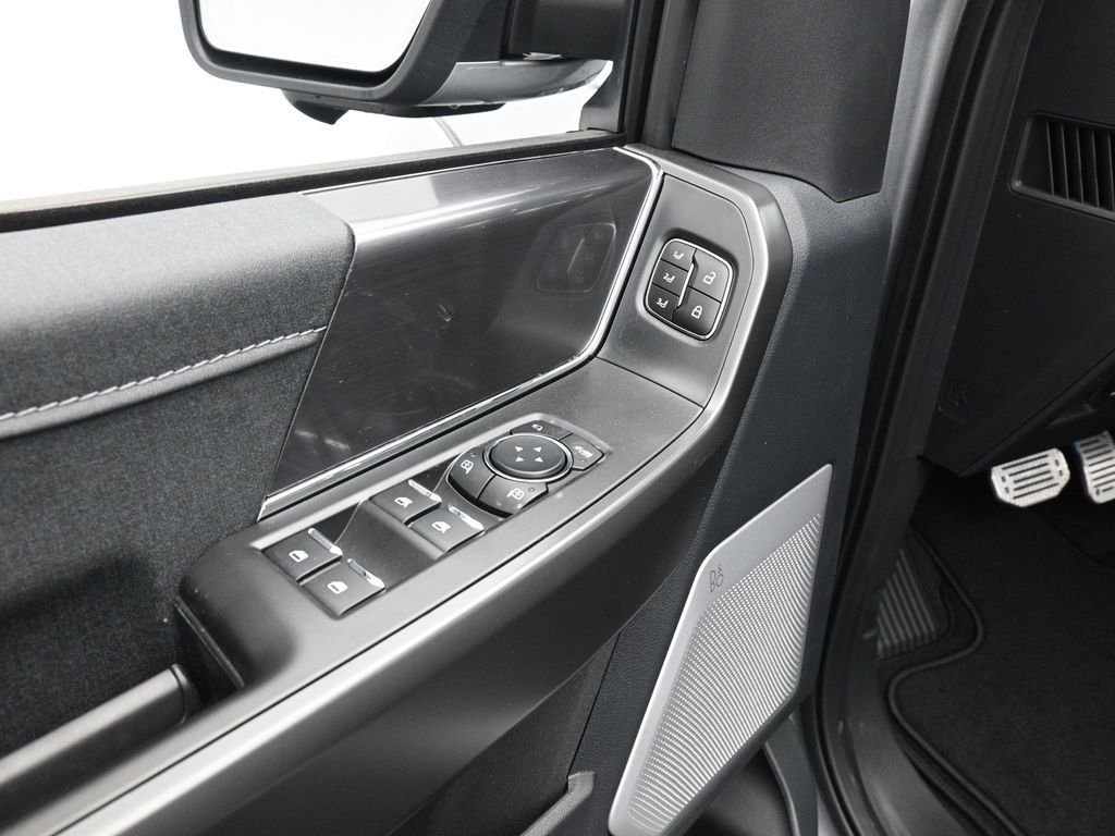 New 2025 Iconic Silver Metallic Ford Lariat image 11