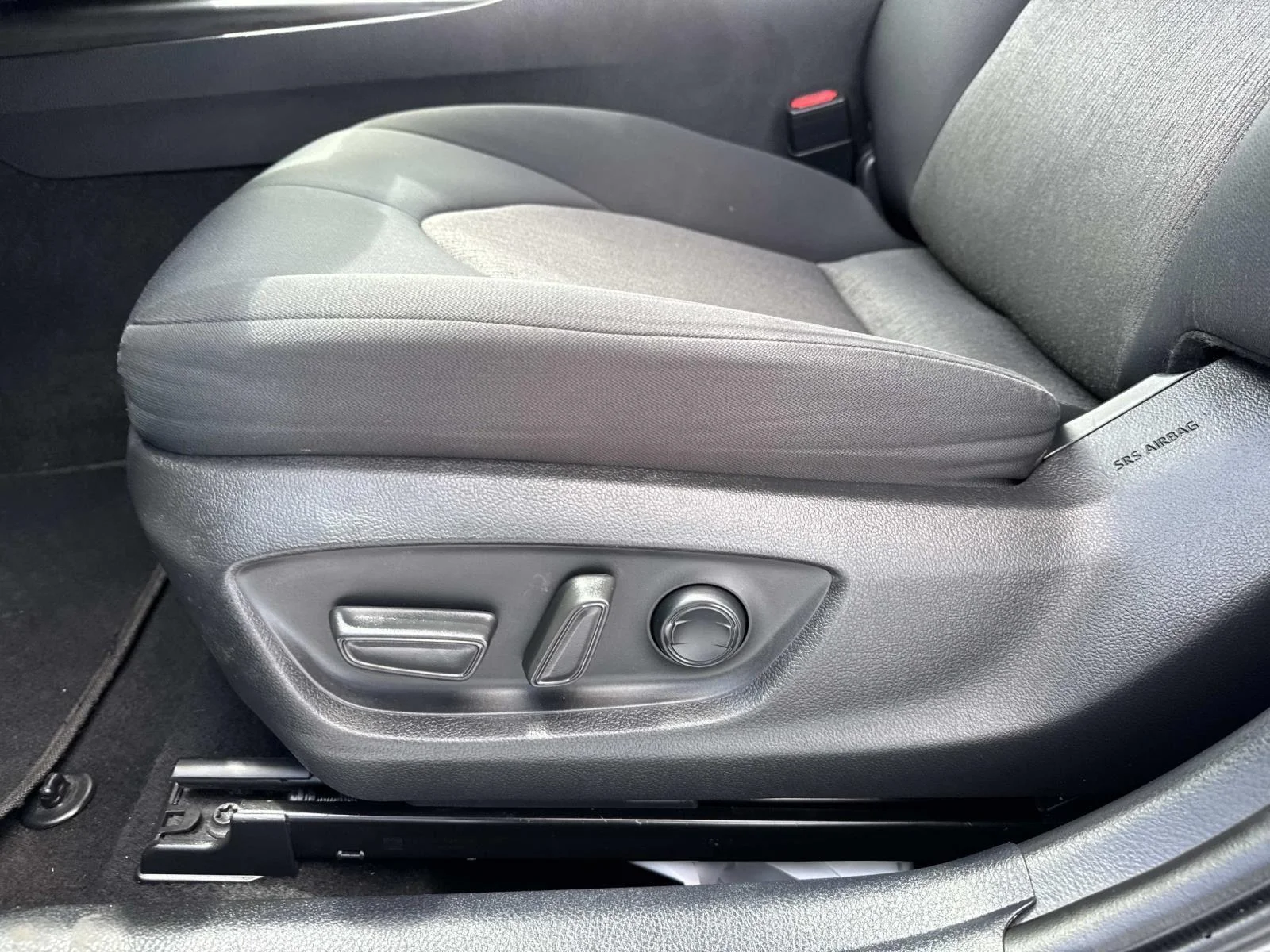 2021 Toyota Camry LE - Photo 17