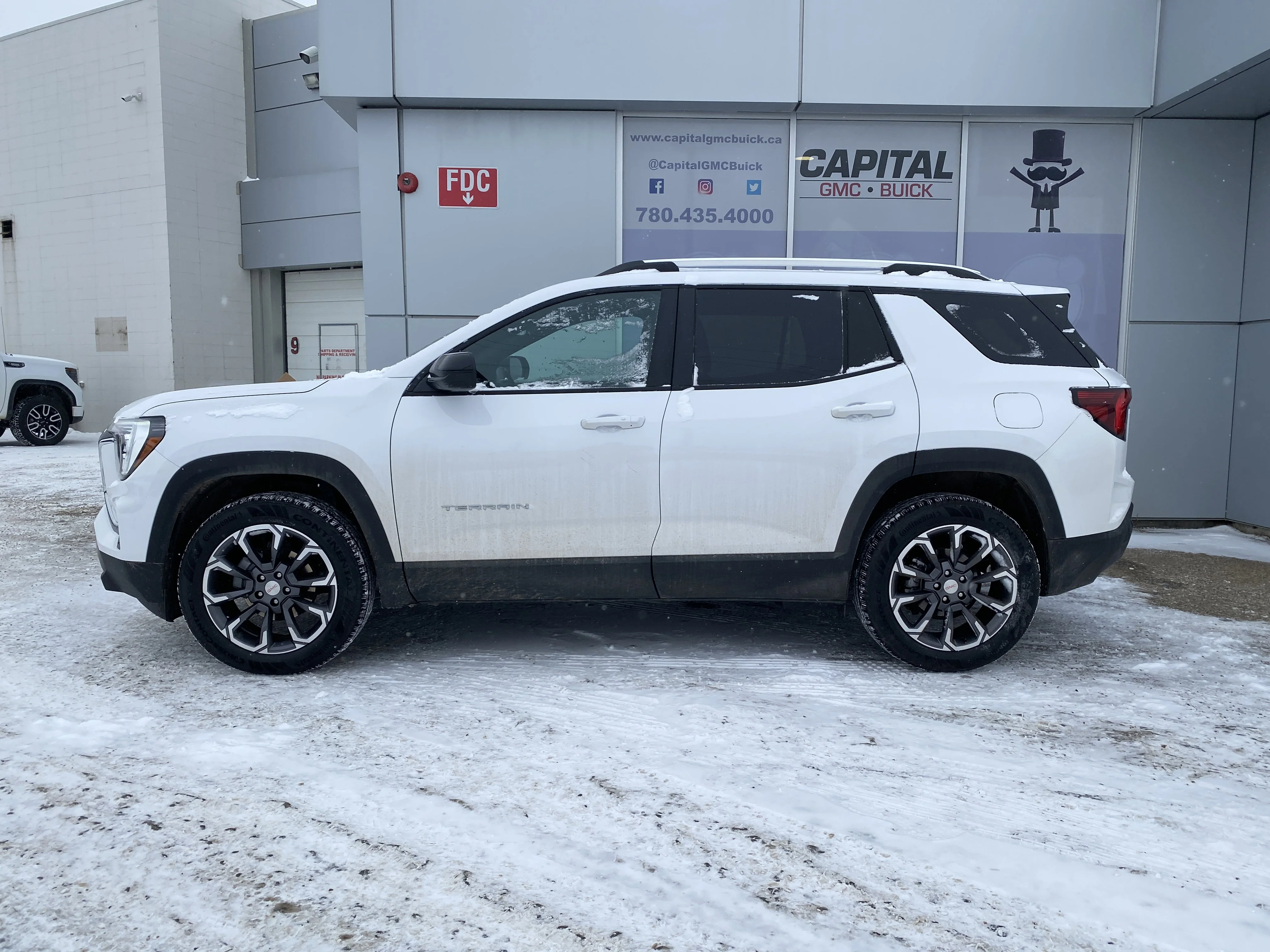 Certified Used 2026 White GMC AWD Elevation * PREMIUM PACKAGE * PANORAMIC SUNROOF * POWER TAILGATE image 2