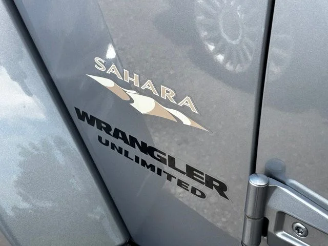 Used 2015 Silver Jeep Unlimited Sahara image 4