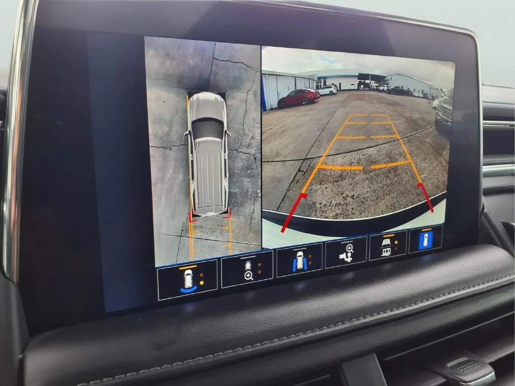 Used 2023 Summit White Chevrolet Z71 image 23