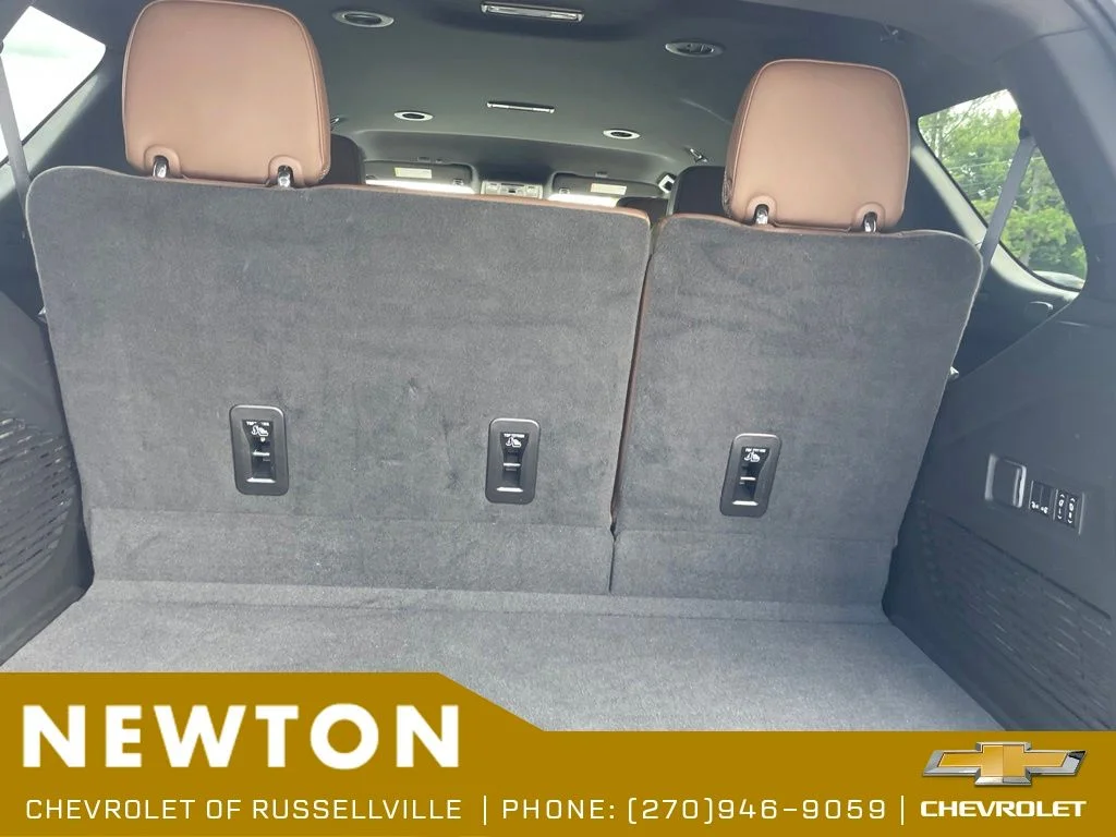 Used 2024 Pearl Chevrolet High Country image 44