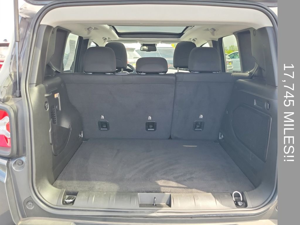 Used 2023 Gray Jeep Latitude image 8