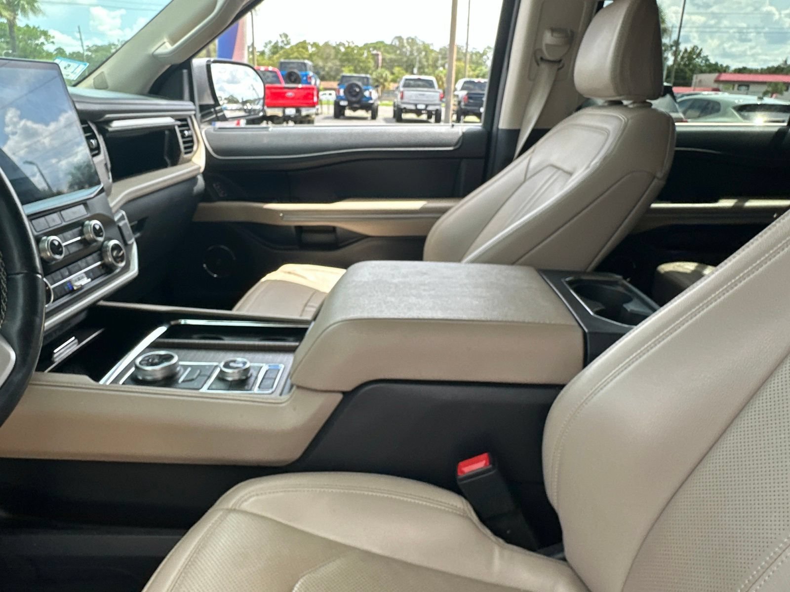 Used 2024 Silver Metallic Ford Limited image 24