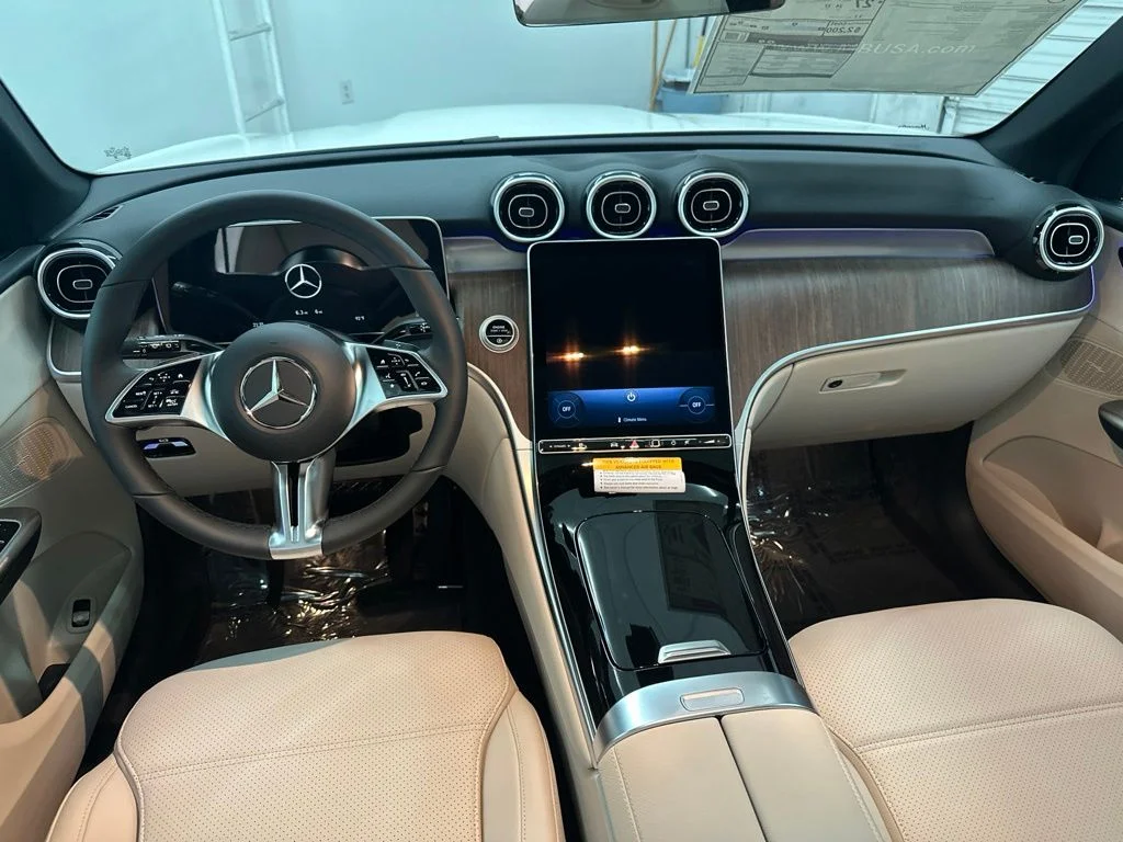 New 2027 White Mercedes-Benz GLC 300 image 21