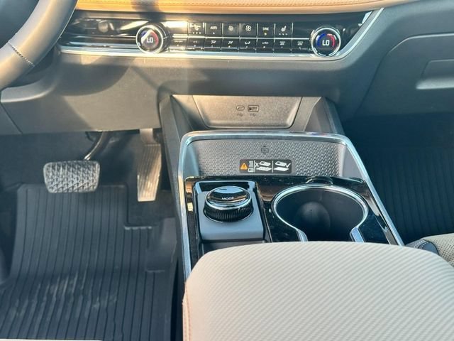 New 2027 Polar White Tricoat Chevrolet ACTIV image 8