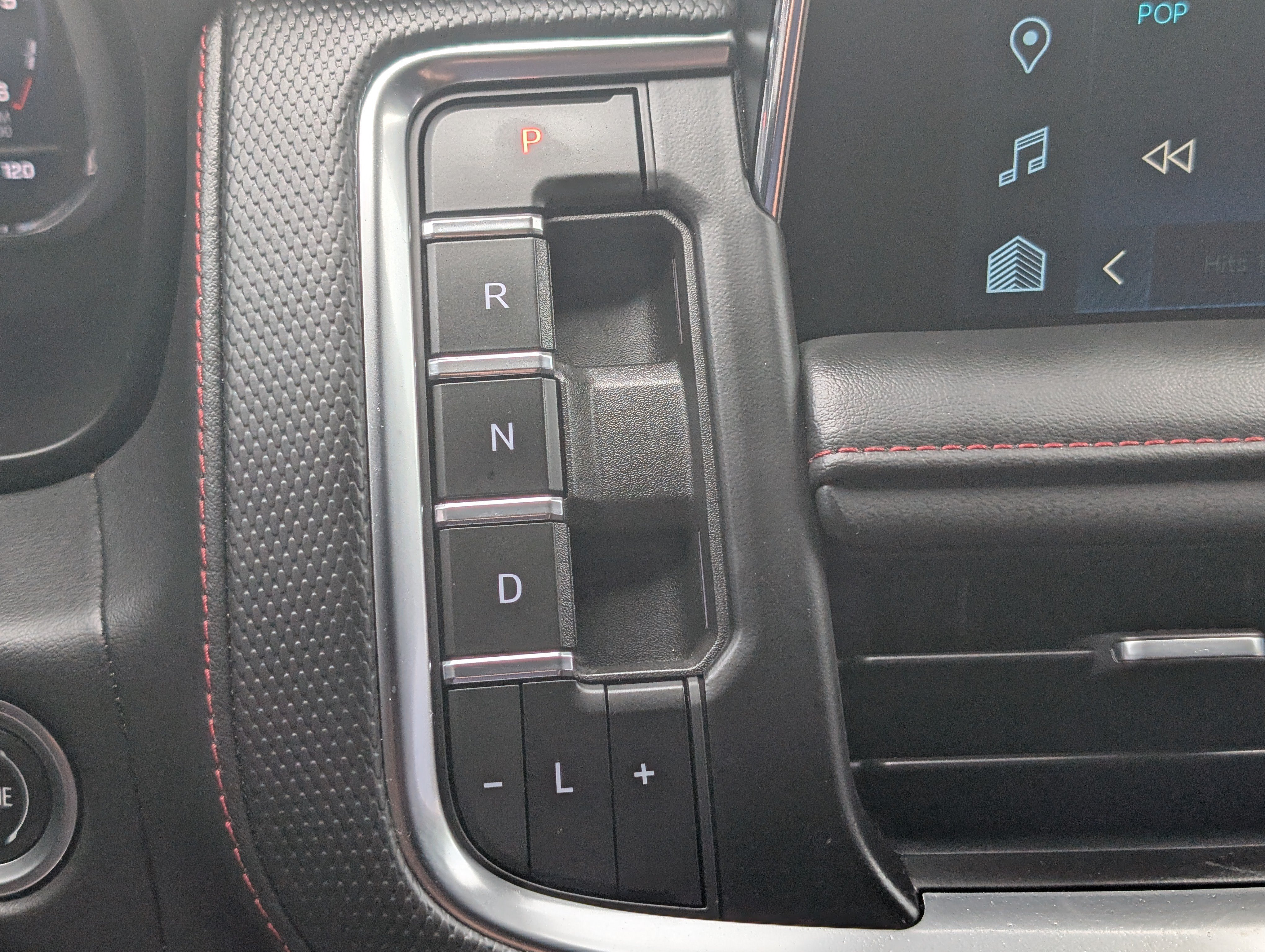 Used 2023 Iridescent Pearl Tricoat Chevrolet RST image 21