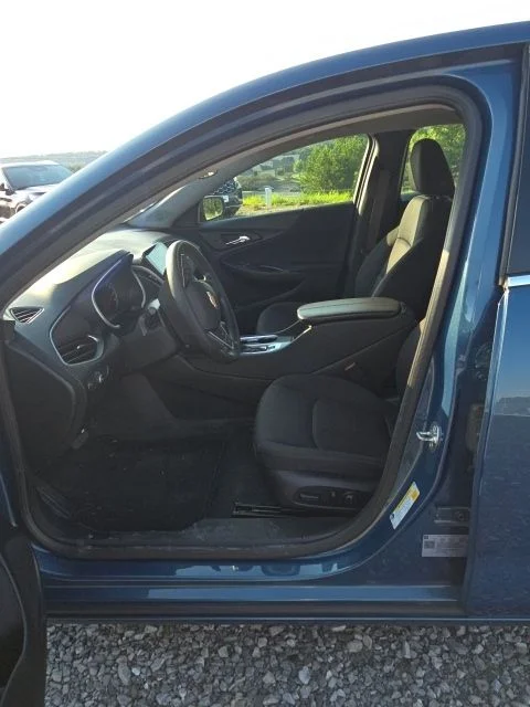 Used 2025 Lakeshore Blue Metallic Chevrolet LT image 8