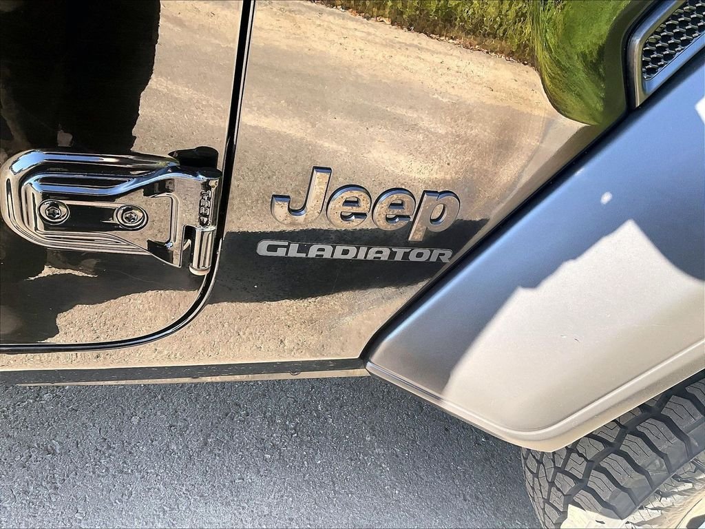 Used 2020 Black Jeep Sport image 28
