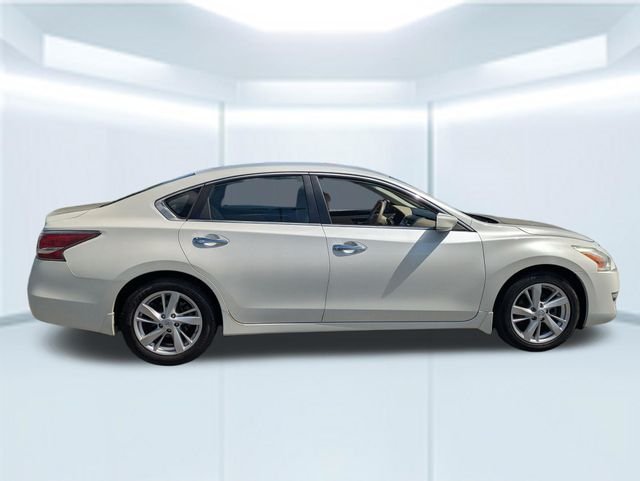 Used 2014 White Nissan 2.5 SV image 7