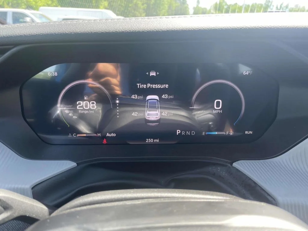 New 2026 Hydro Blue Pearlcoat Jeep Laredo image 30