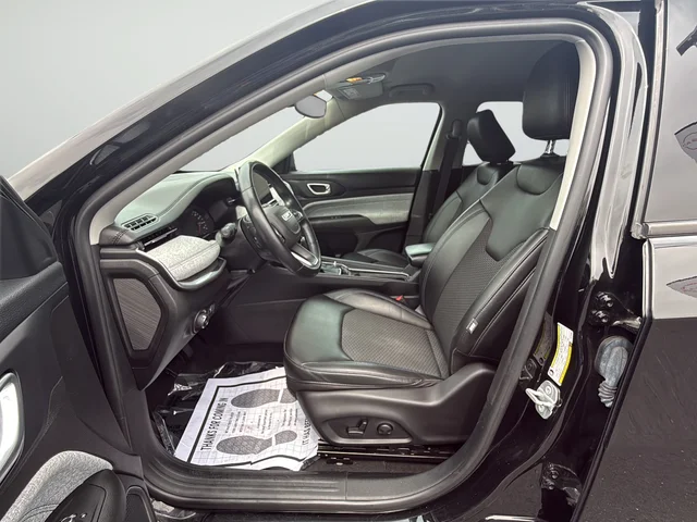 Used 2022 Black Jeep Latitude image 10