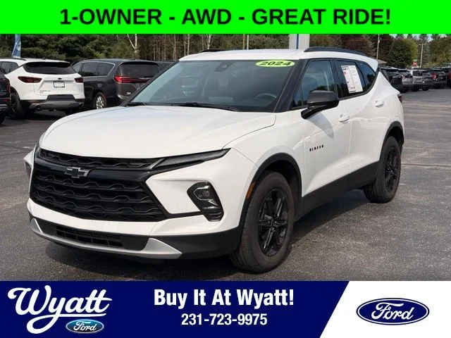 Used 2024 Summit White Chevrolet LT image 1