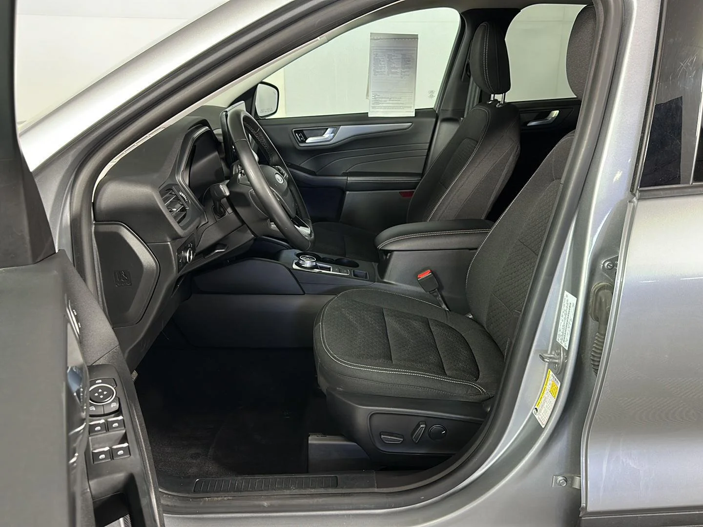 Used 2023 Iconic Silver Ford Active image 9