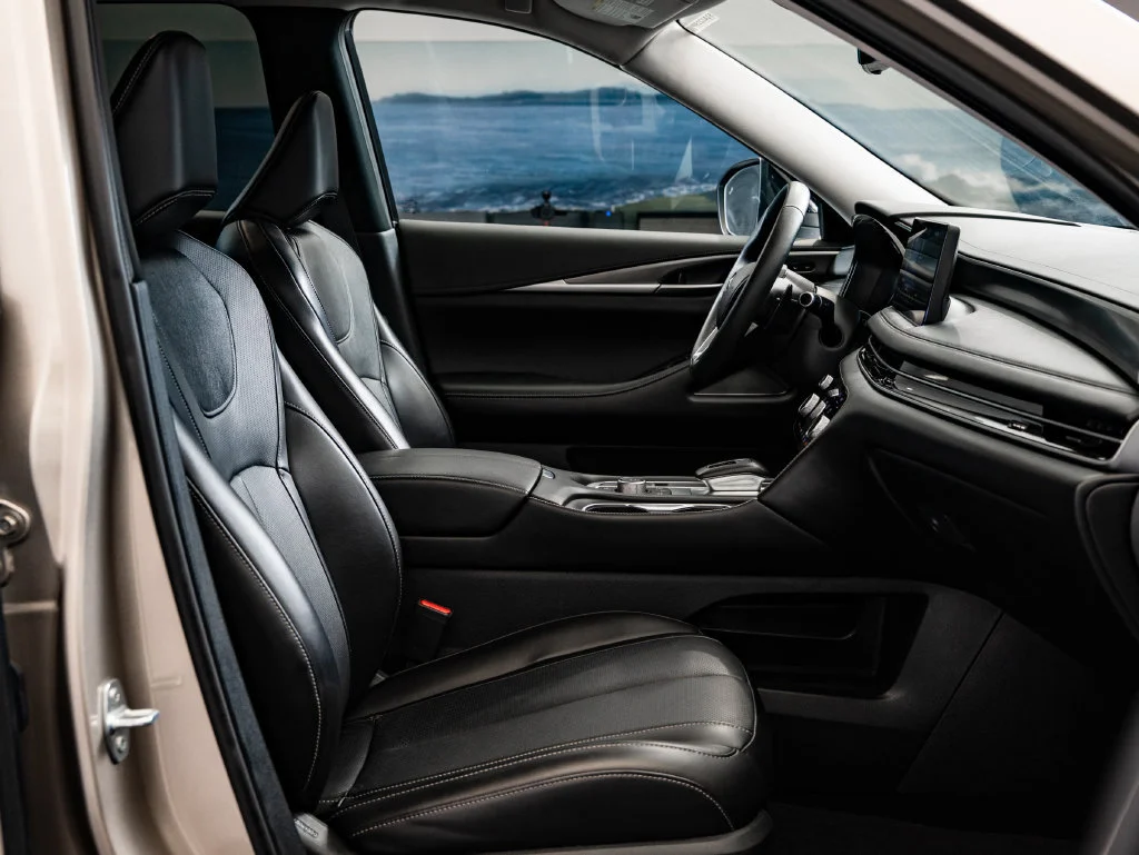 Used 2025 Warm Titanium INFINITI LUXE image 26