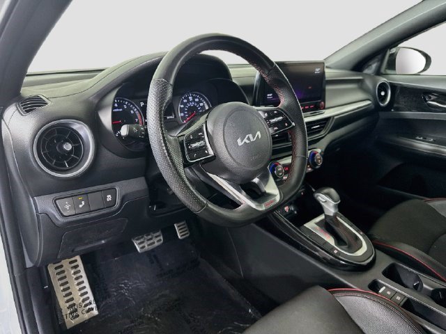 Used 2022 Snow White Pearl Kia GT image 19
