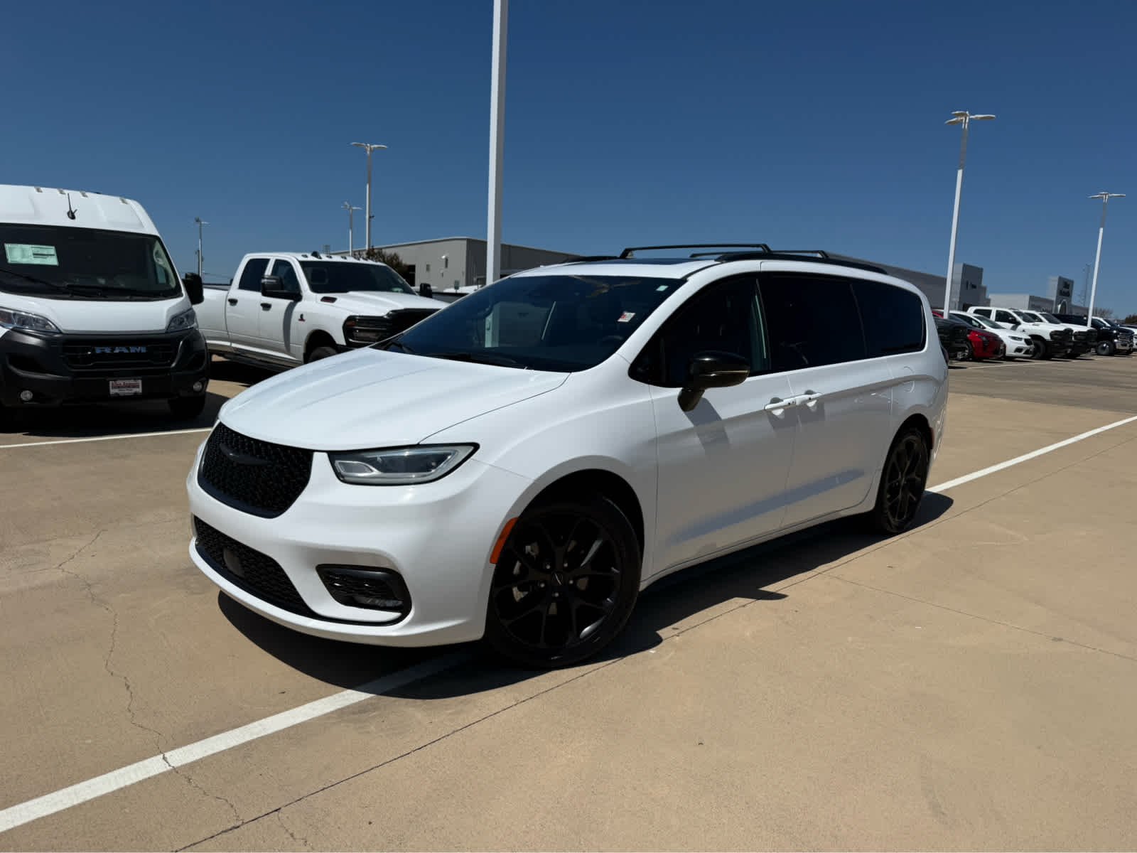 Used 2025 Bright White Clearcoat Chrysler Limited image 2
