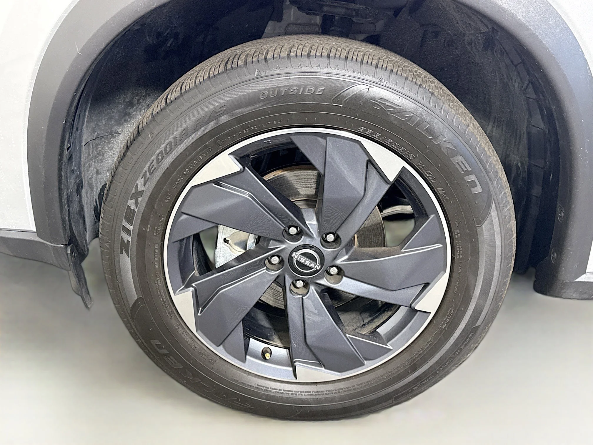 Used 2025 Brilliant Silver Metallic Nissan SV image 34