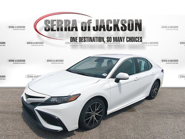 Used 2021 Super White Toyota SE image 4