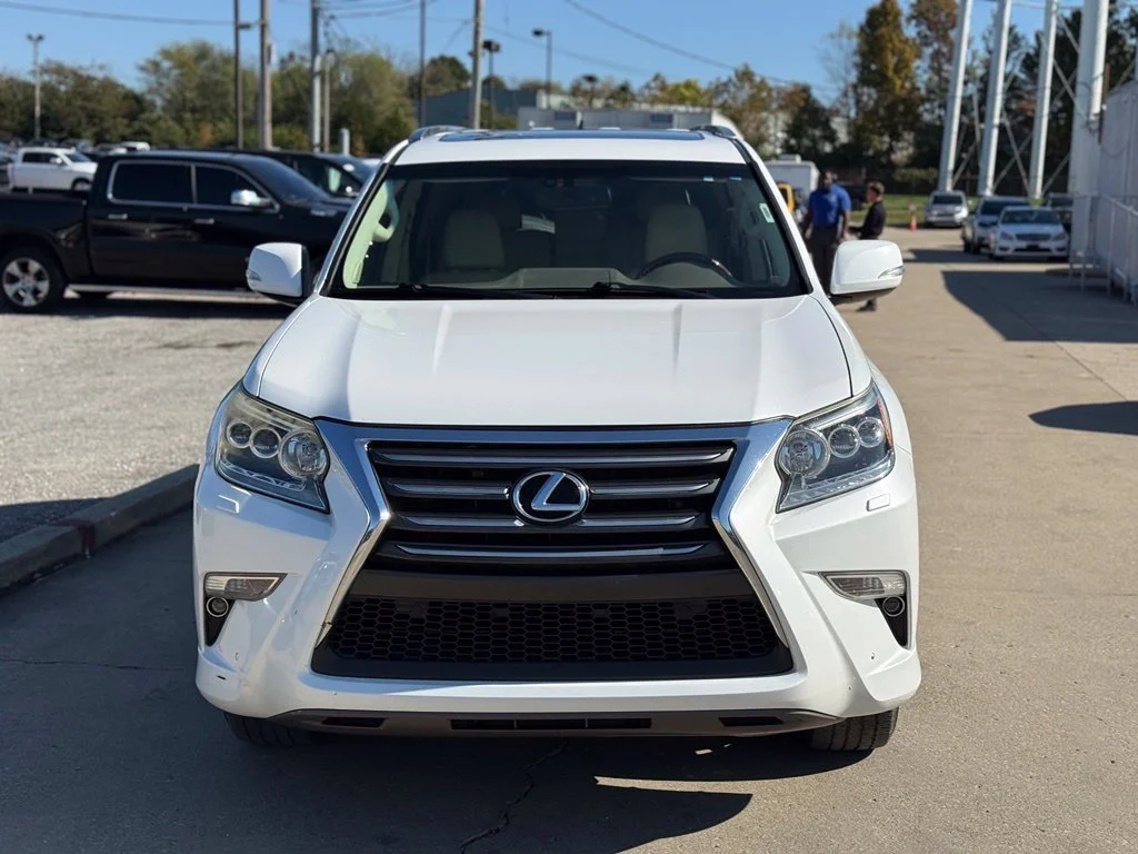 Used 2015 White Lexus 460 image 3